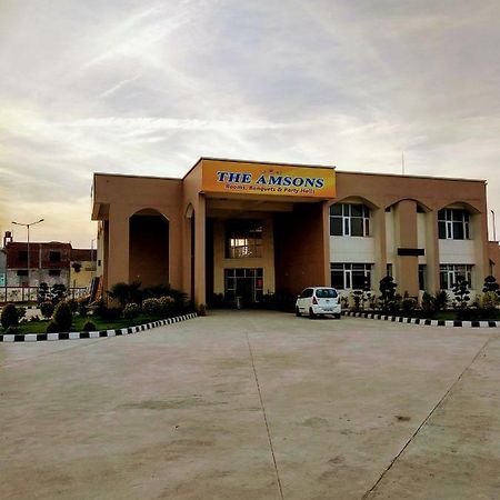 The Amsons Resorts Ludhiana Exteriör bild