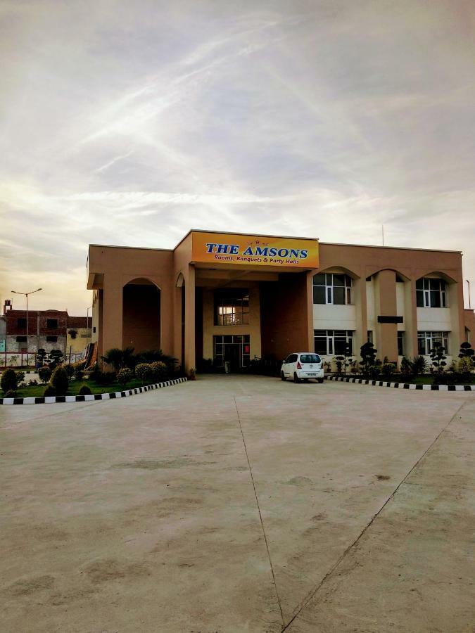 The Amsons Resorts Ludhiana Exteriör bild