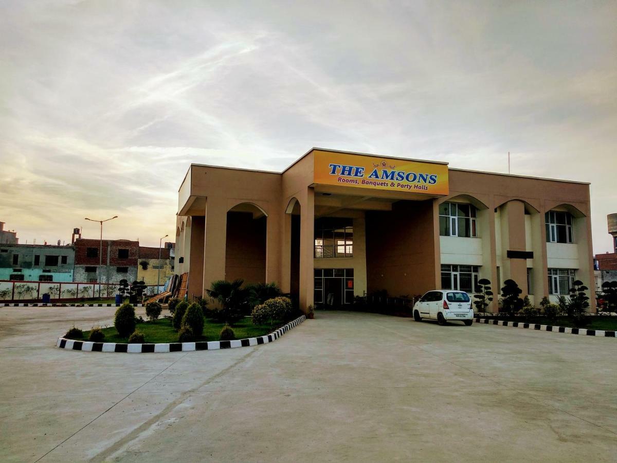 The Amsons Resorts Ludhiana Exteriör bild