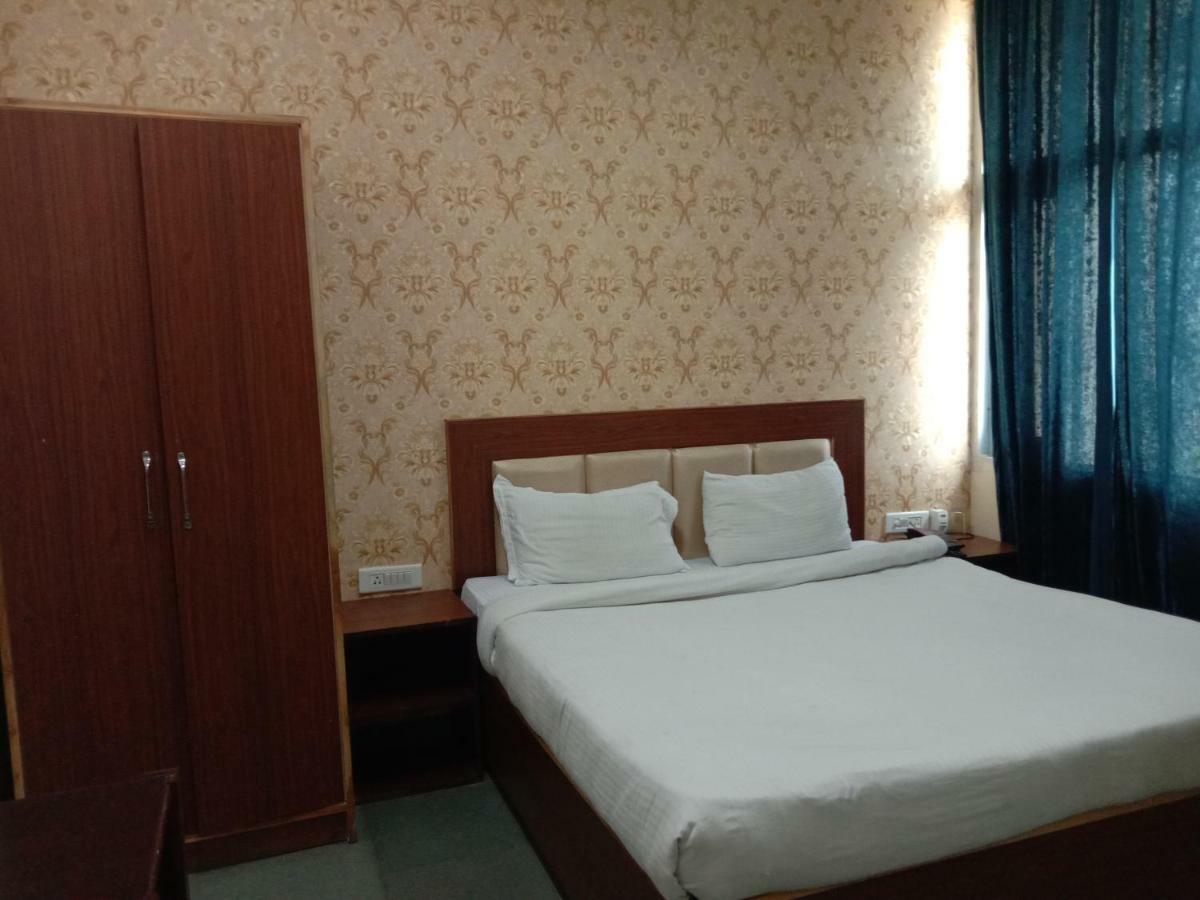 The Amsons Resorts Ludhiana Exteriör bild