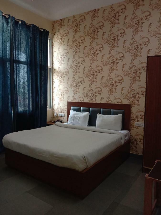 The Amsons Resorts Ludhiana Exteriör bild