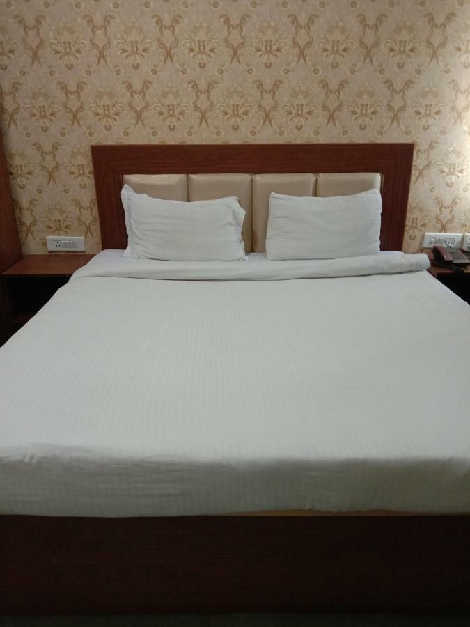 The Amsons Resorts Ludhiana Exteriör bild